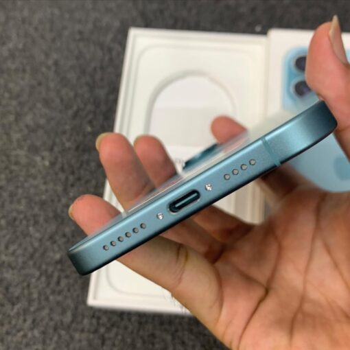 iPhone 16 - Image 3