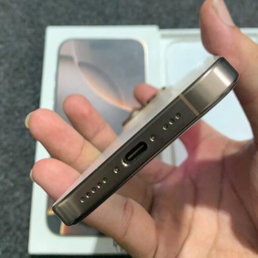 iPhone 16 Pro - Image 4